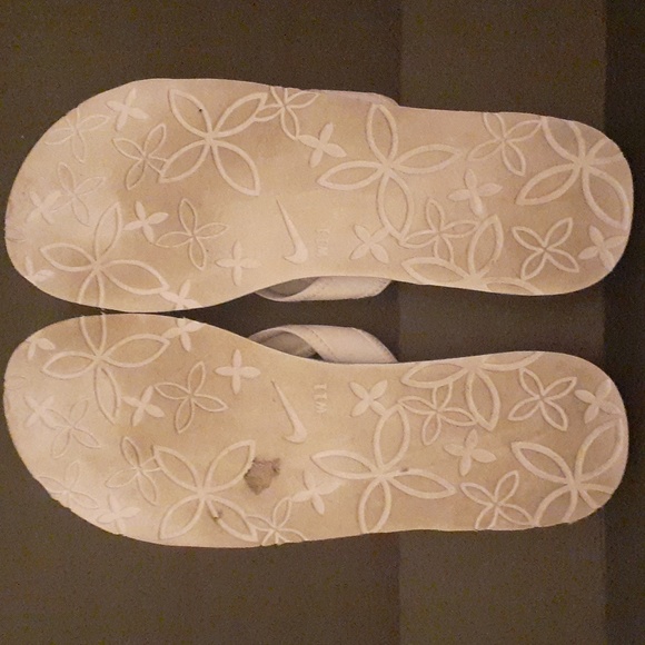 Nike women's flip flops - Picture 3 of 4